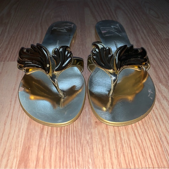 SELL BY 10/24/25 Giuseppe Zanotti Nuvorock Metallic Gold Wing Flat Thong Sandals - Picture 6 of 16